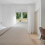 Lauret With Hot-tub, Sauna, Heated Pool, 3 En Bedrooms