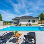 Lauret With Hot-tub, Sauna, Heated Pool, 3 En Bedrooms * Grubine