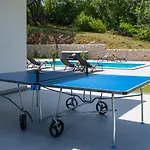 Lauret With Hot-tub, Sauna, Heated Pool, 3 En Bedrooms Willa