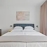 Willa Lauret With Hot-tub, Sauna, Heated Pool, 3 En Bedrooms *