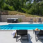 Lauret With Hot-tub, Sauna, Heated Pool, 3 En Bedrooms Willa Grubine
