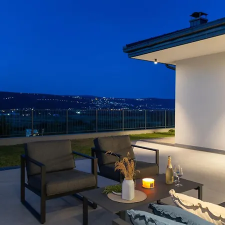 Villa Lauret With Hot-tub, Sauna, Heated Pool, 3 En Bedrooms
