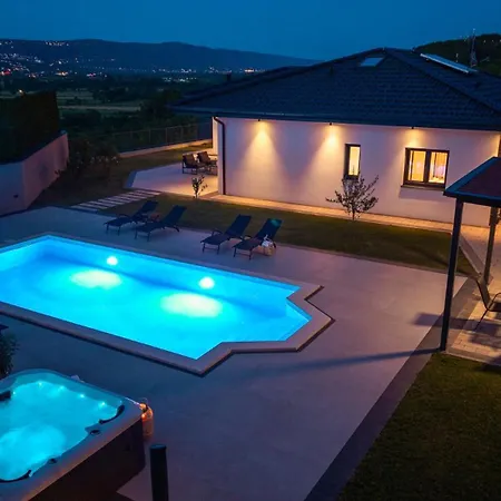 Villa Lauret With Hot-tub, Sauna, Heated Pool, 3 En Bedrooms