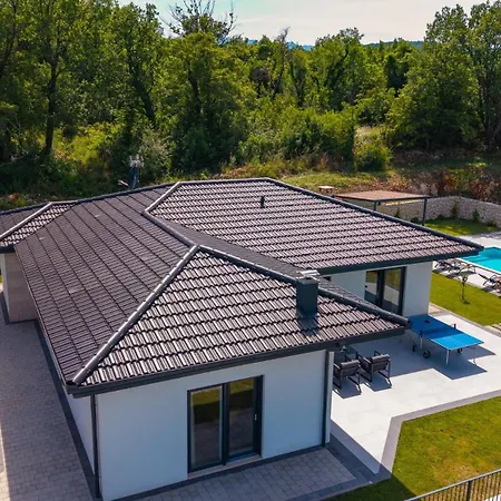 New! Lauret With Hot-tub, Sauna, Heated Pool, 3 En Bedrooms *