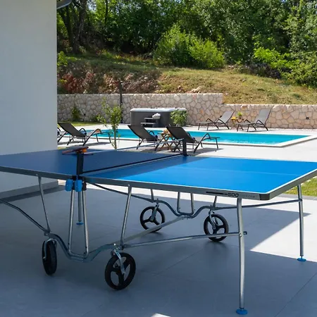 Lauret With Hot-tub, Sauna, Heated Pool, 3 En Bedrooms Villa