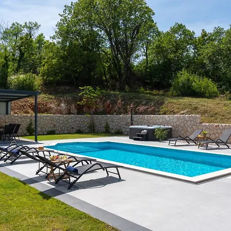 Villa Lauret With Hot-tub, Sauna, Heated Pool, 3 En Bedrooms Grubine