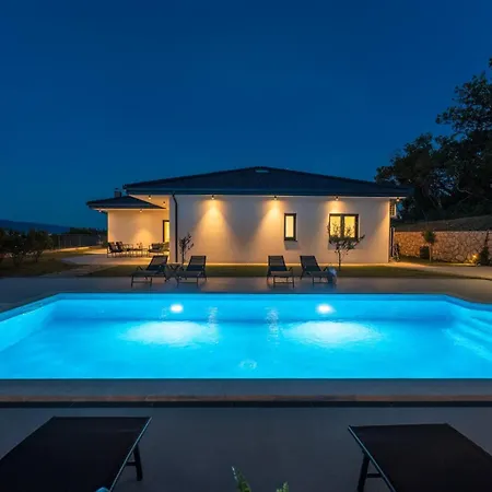 Lauret With Hot-tub, Sauna, Heated Pool, 3 En Bedrooms Villa *