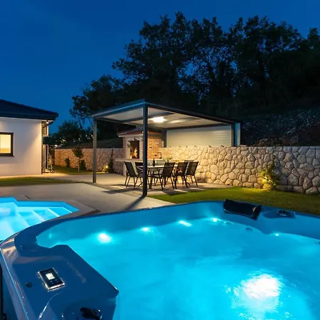 Villa Lauret With Hot-tub, Sauna, Heated Pool, 3 En Bedrooms Grubine