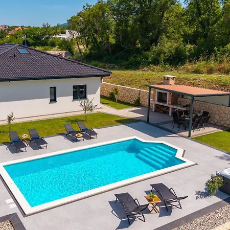 Lauret With Hot-tub, Sauna, Heated Pool, 3 En Bedrooms Willa