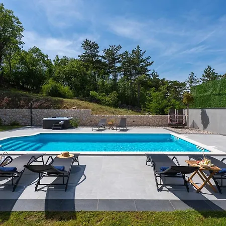 Lauret With Hot-tub, Sauna, Heated Pool, 3 En Bedrooms