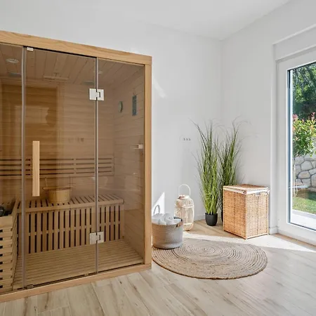 Villa Lauret With Hot-tub, Sauna, Heated Pool, 3 En Bedrooms