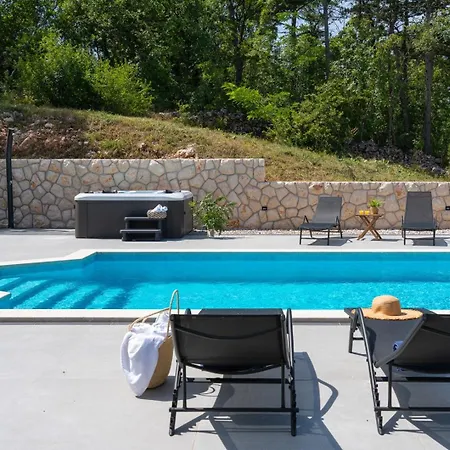 Lauret With Hot-tub, Sauna, Heated Pool, 3 En Bedrooms Villa Grubine