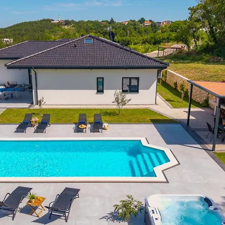 New! Lauret With Hot-tub, Sauna, Heated Pool, 3 En Bedrooms فيلة Grubine